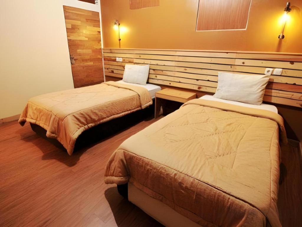 Zaen Hotel Syariah Solo Exterior photo